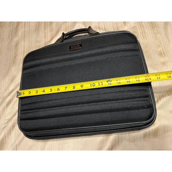 Zero Halliburton 3 Zip Compartment Business/Computer Bag with Shoulder Strap - Picture 9 of 10